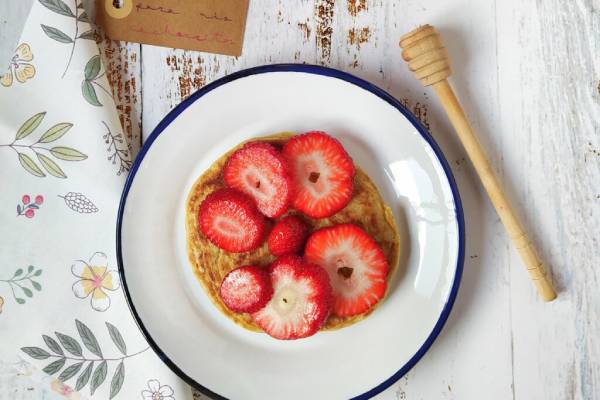 Tortitas integrales con miel y frutos rojos