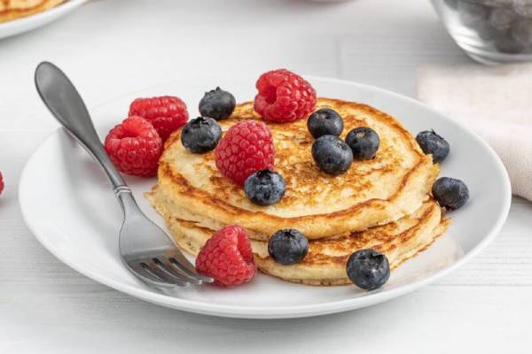 Tortitas integrales con miel y frutos rojos