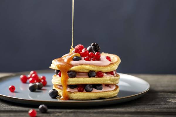 Tortitas integrales con miel y frutos rojos